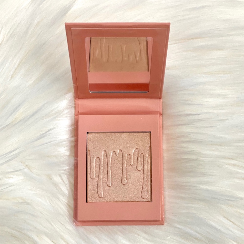 Kylie Cosmetics Strawberry Shortcake Highlighter